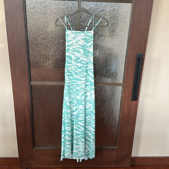 Slate & Willow
Blue Printed Slip Dress size Medium - Picture 8 of 14